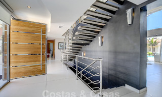 Villa de luxe moderne à vendre avec vue sur le golf à Nueva Andalucia, Marbella 60832 