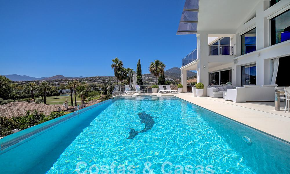 Villa de luxe moderne à vendre avec vue sur le golf à Nueva Andalucia, Marbella 60837