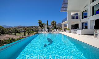 Villa de luxe moderne à vendre avec vue sur le golf à Nueva Andalucia, Marbella 60837 