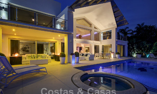Villa de luxe moderne à vendre avec vue sur le golf à Nueva Andalucia, Marbella 60843 