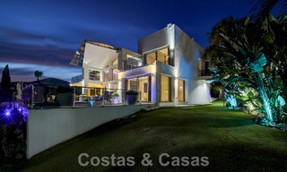 Villa de luxe moderne à vendre avec vue sur le golf à Nueva Andalucia, Marbella 60844 