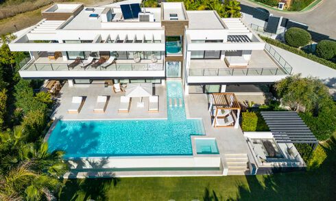 Villa de luxe sophistiquée, prête à être emménagée, à vendre dans la vallée du golf de Nueva Andalucia, Marbella 61315