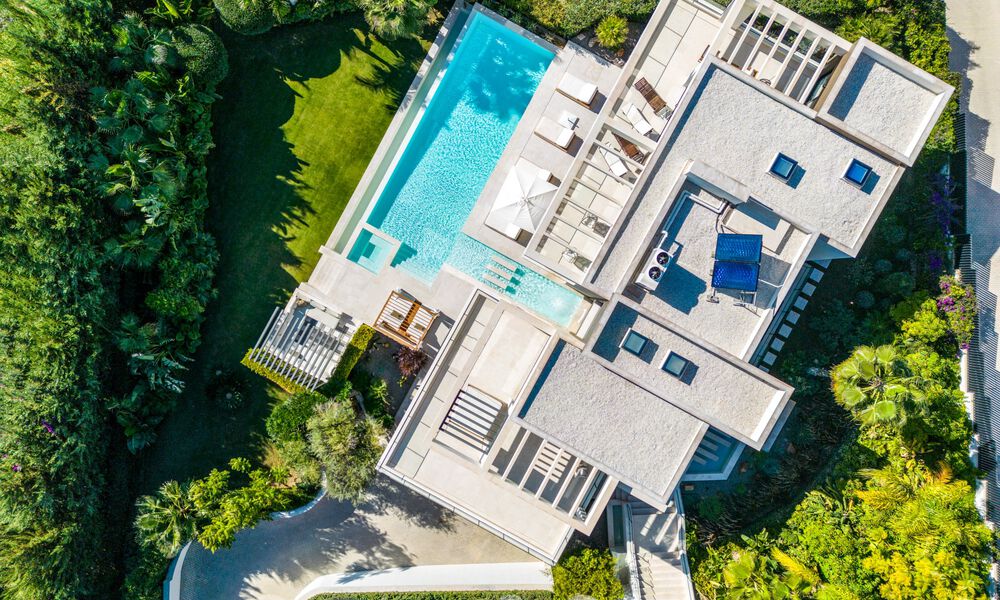 Villa de luxe sophistiquée, prête à être emménagée, à vendre dans la vallée du golf de Nueva Andalucia, Marbella 61316