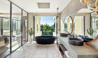 Villa de luxe sophistiquée, prête à être emménagée, à vendre dans la vallée du golf de Nueva Andalucia, Marbella 61322 