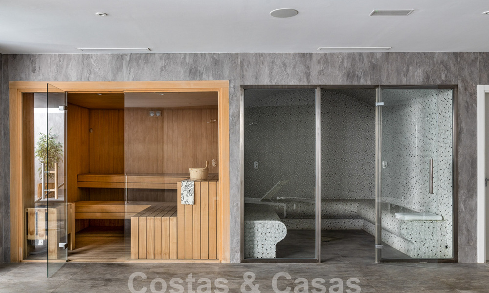Penthouse de luxe sophistiqué et spacieux à vendre avec vue sur la mer dans un complexe de luxe à Nueva Andalucia, Marbella 61206