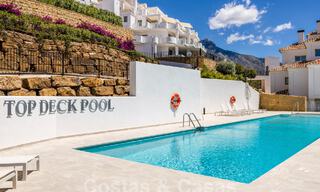 Penthouse de luxe sophistiqué et spacieux à vendre avec vue sur la mer dans un complexe de luxe à Nueva Andalucia, Marbella 61208 