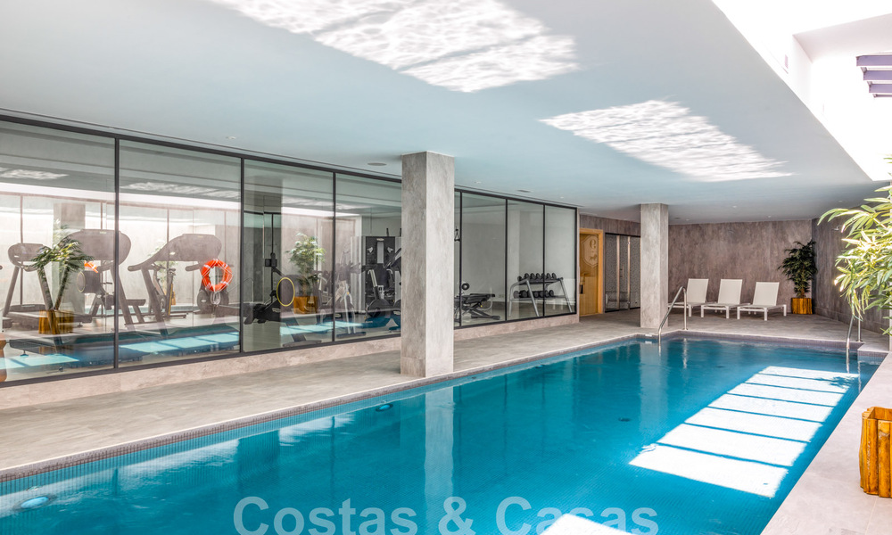 Penthouse de luxe sophistiqué et spacieux à vendre avec vue sur la mer dans un complexe de luxe à Nueva Andalucia, Marbella 61209