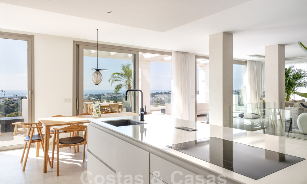 Penthouse de luxe sophistiqué et spacieux à vendre avec vue sur la mer dans un complexe de luxe à Nueva Andalucia, Marbella 61218
