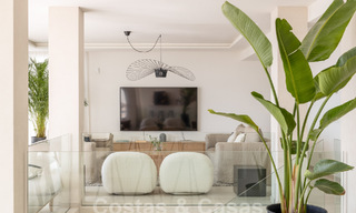 Penthouse de luxe sophistiqué et spacieux à vendre avec vue sur la mer dans un complexe de luxe à Nueva Andalucia, Marbella 61219 