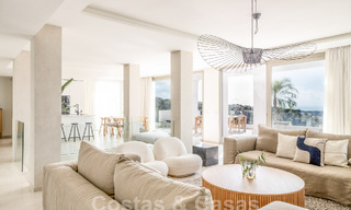 Penthouse de luxe sophistiqué et spacieux à vendre avec vue sur la mer dans un complexe de luxe à Nueva Andalucia, Marbella 61221 