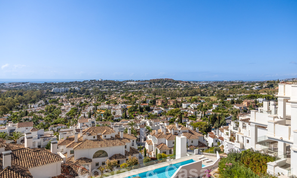 Penthouse de luxe sophistiqué et spacieux à vendre avec vue sur la mer dans un complexe de luxe à Nueva Andalucia, Marbella 61224