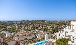 Penthouse de luxe sophistiqué et spacieux à vendre avec vue sur la mer dans un complexe de luxe à Nueva Andalucia, Marbella 61224 