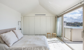Penthouse de luxe sophistiqué et spacieux à vendre avec vue sur la mer dans un complexe de luxe à Nueva Andalucia, Marbella 61239 
