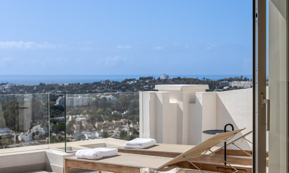 Penthouse de luxe sophistiqué et spacieux à vendre avec vue sur la mer dans un complexe de luxe à Nueva Andalucia, Marbella 61248