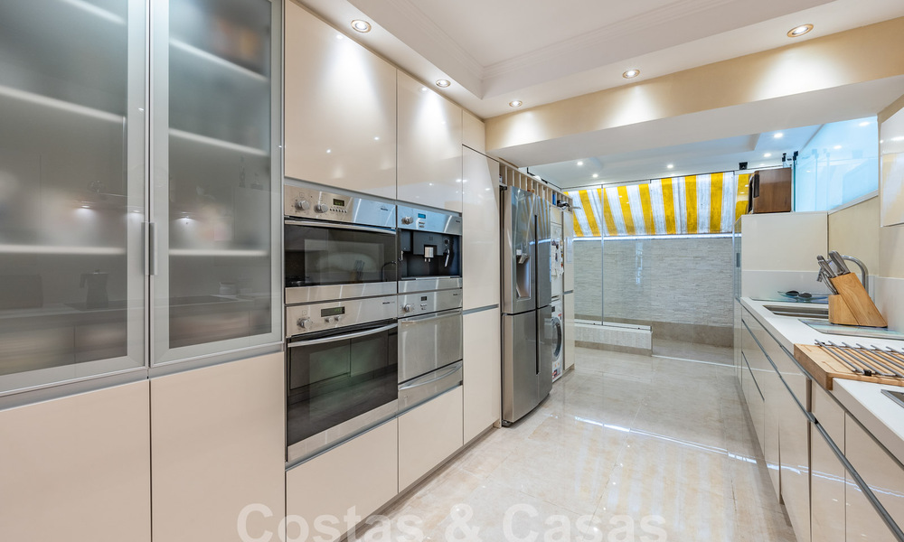 Luxueux appartement à vendre avec vue panoramique sur la mer dans une urbanisation fermée sur le Golden Mile, Marbella 61737