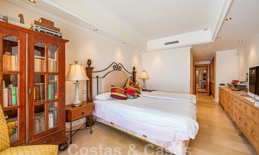 Luxueux appartement à vendre avec vue panoramique sur la mer dans une urbanisation fermée sur le Golden Mile, Marbella 61750