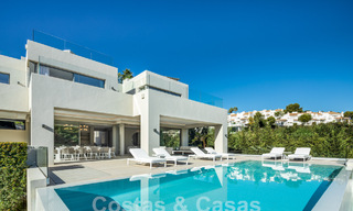 Villa de luxe sophistiquée au design moderne à vendre à distance de marche du terrain de golf à Nueva Andalucia, Marbella 61349 