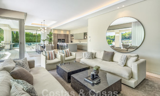 Villa de luxe sophistiquée au design moderne à vendre à distance de marche du terrain de golf à Nueva Andalucia, Marbella 61350 