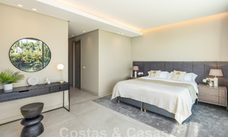 Villa de luxe sophistiquée au design moderne à vendre à distance de marche du terrain de golf à Nueva Andalucia, Marbella 61356 