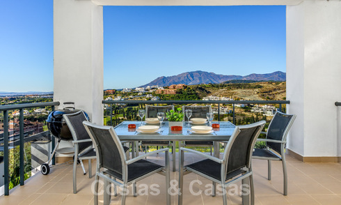 Spacieux appartement moderne à vendre avec vue panoramique sur le golf et la mer dans un complexe de golf cinq étoiles à Benahavis - Marbella 62319