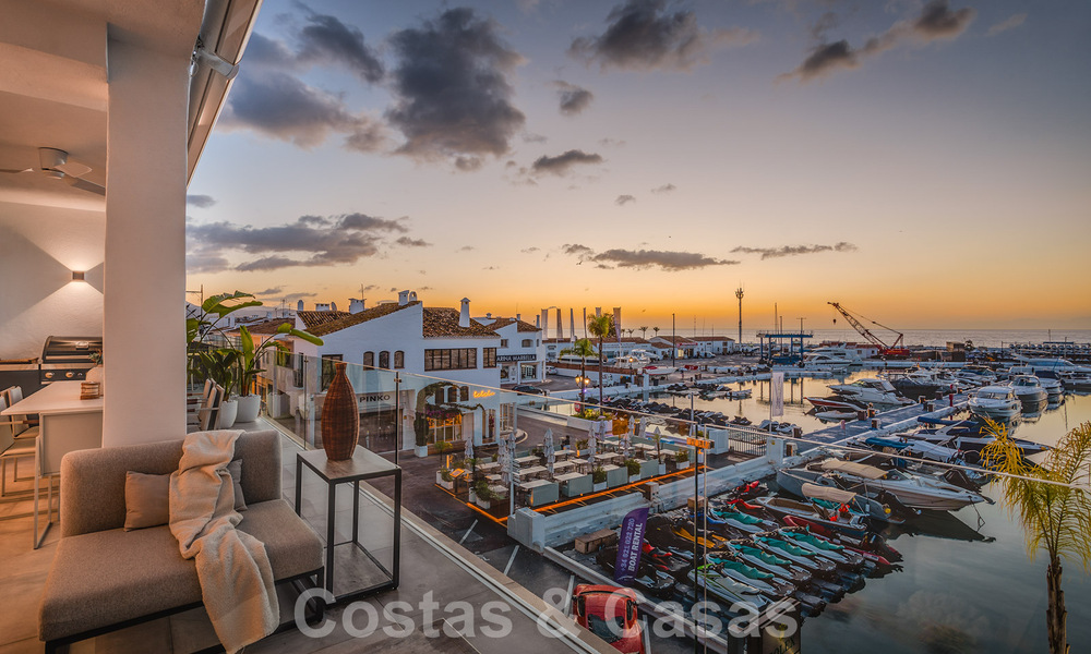 Penthouse moderne rénové à vendre, en première ligne dans la marina emblématique de Puerto Banus, Marbella 63437