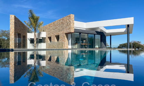 Villa design sophistiquée à vendre au bord d'un terrain de golf dans un complexe prestigieux à Sotogrande - San Roque, Costa del Sol 64001