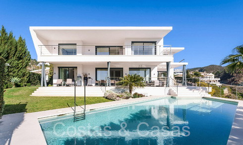Villa de luxe moderniste à vendre dans une urbanisation fermée à La Quinta, Marbella - Benahavis 65706
