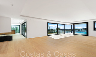 Villa neuve de style architectural moderne à vendre dans la vallée du golf de Nueva Andalucia, Marbella 65889 