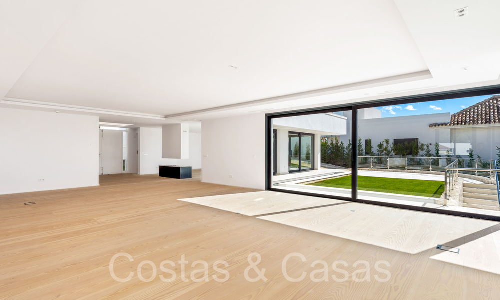 Villa neuve de style architectural moderne à vendre dans la vallée du golf de Nueva Andalucia, Marbella 65894
