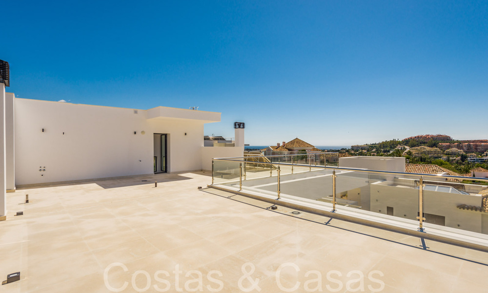 Villa neuve de style architectural moderne à vendre dans la vallée du golf de Nueva Andalucia, Marbella 65901