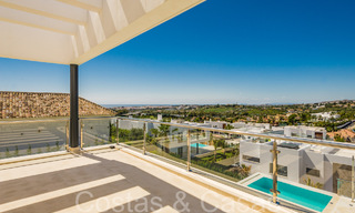 Villa neuve de style architectural moderne à vendre dans la vallée du golf de Nueva Andalucia, Marbella 65906 