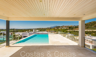 Villa neuve de style architectural moderne à vendre dans la vallée du golf de Nueva Andalucia, Marbella 65911 