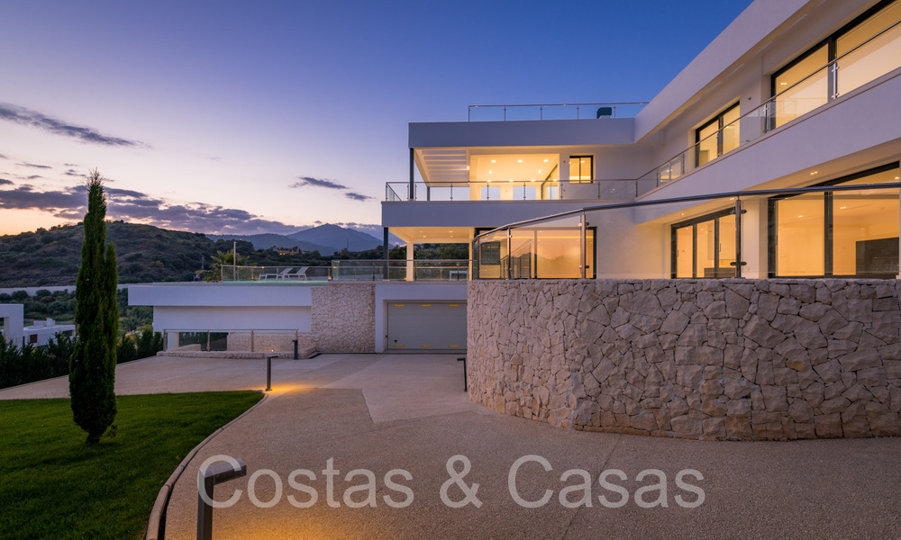 Villa neuve de style architectural moderne à vendre dans la vallée du golf de Nueva Andalucia, Marbella 65922