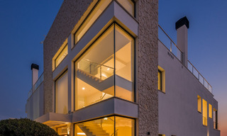 Villa neuve de style architectural moderne à vendre dans la vallée du golf de Nueva Andalucia, Marbella 65927 