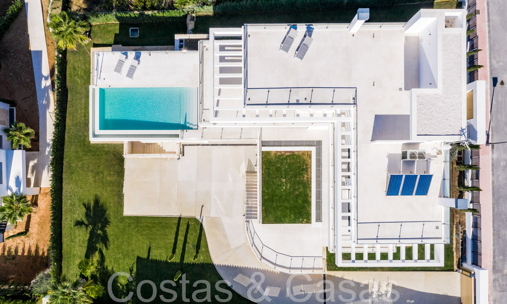 Villa neuve de style architectural moderne à vendre dans la vallée du golf de Nueva Andalucia, Marbella 65934