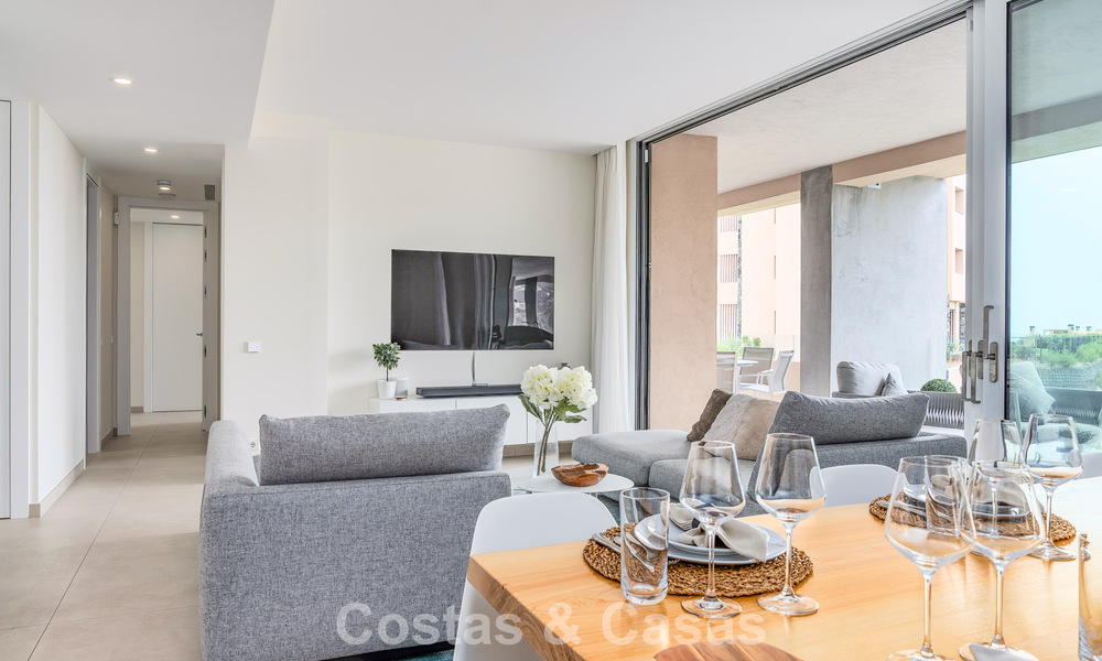 Prêt à emménager, appartement de luxe à vendre dans un prestigieux complexe de golf sur les collines de Marbella - Benahavis 66469