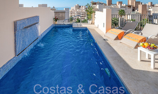 Penthouse en duplex contemporain à vendre dans un complexe de première ligne de plage avec piscine privée entre Marbella et Estepona 66587