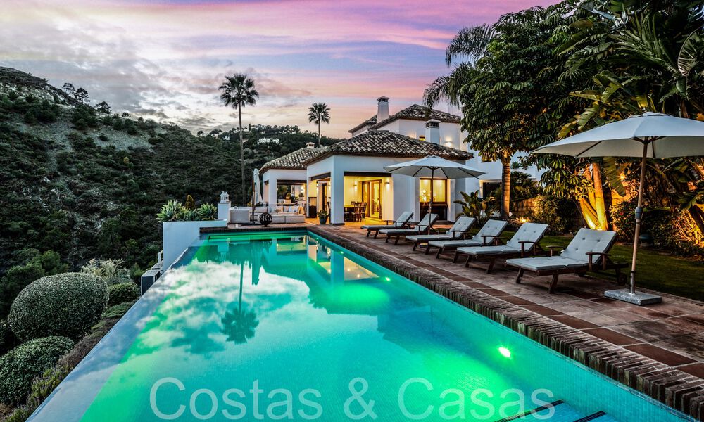 Villa de luxe méditerranéenne à vendre avec vue sur le golf et la mer dans une urbanisation fermée à La Quinta, Marbella - Benahavis 66706