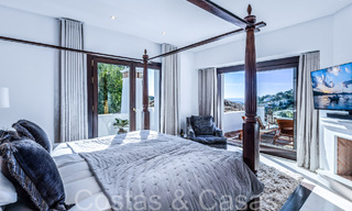 Villa de luxe méditerranéenne à vendre avec vue sur le golf et la mer dans une urbanisation fermée à La Quinta, Marbella - Benahavis 66714 