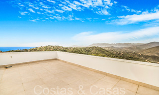 Fantastique villa jumelée avec vue à 360° à vendre dans une urbanisation fermée à l'est de Marbella 66803 