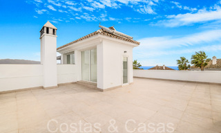 Fantastique villa jumelée avec vue à 360° à vendre dans une urbanisation fermée à l'est de Marbella 66804 
