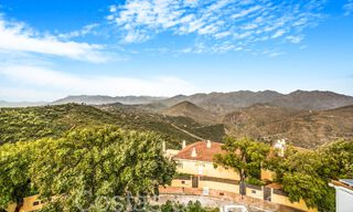 Fantastique villa jumelée avec vue à 360° à vendre dans une urbanisation fermée à l'est de Marbella 66805 