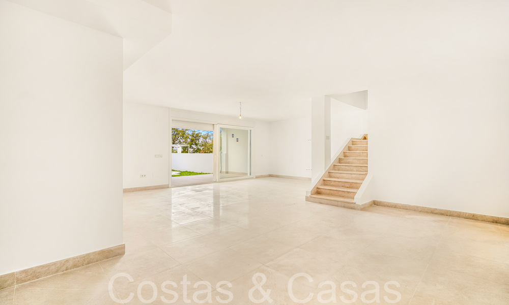 Fantastique villa jumelée avec vue à 360° à vendre dans une urbanisation fermée à l'est de Marbella 66807