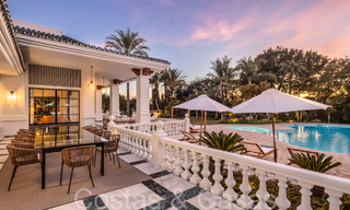 Villa palatiale de style architectural mauresque-andalou à vendre, entourée de terrains de golf dans la vallée du golf de Nueva Andalucia, Marbella 67086 