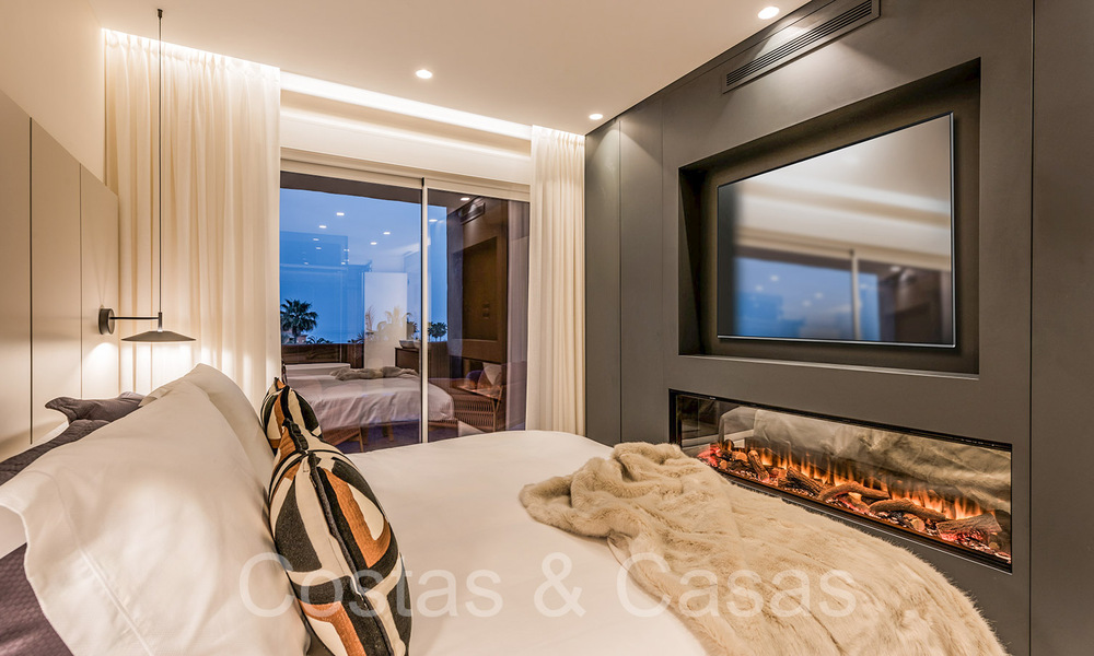 Appartement de luxe rénové de haute qualité à vendre dans un complexe en première ligne de plage sur le New Golden Mile, Marbella - Estepona 67258