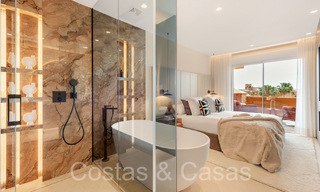 Appartement de luxe rénové de haute qualité à vendre dans un complexe en première ligne de plage sur le New Golden Mile, Marbella - Estepona 67268 