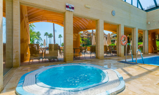 Appartement de luxe rénové de haute qualité à vendre dans un complexe en première ligne de plage sur le New Golden Mile, Marbella - Estepona 67319 
