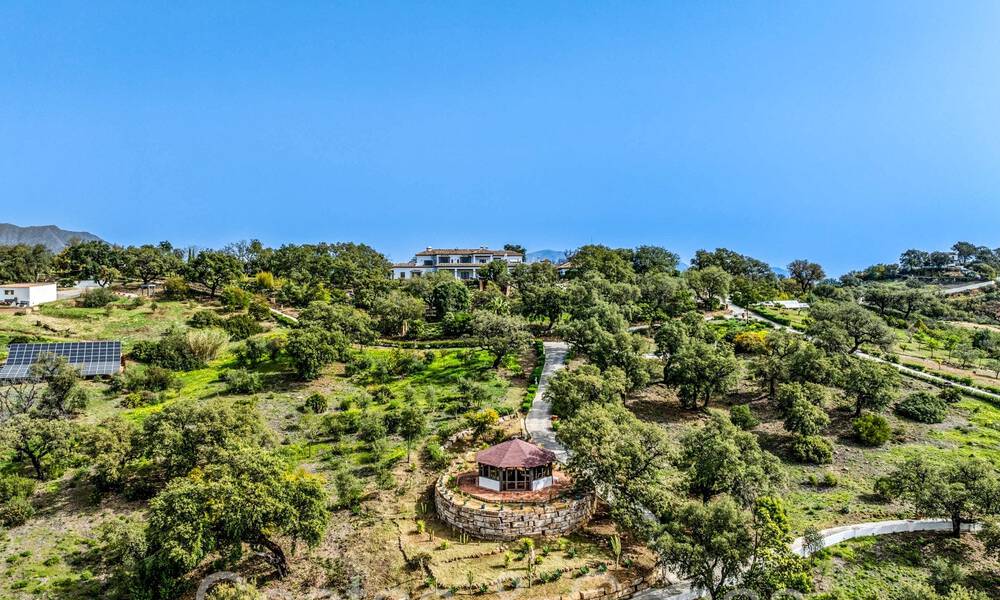 Grand domaine andalou à vendre sur un terrain surélevé de 5 hectares dans les collines de l'est de Marbella 67568
