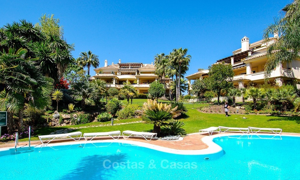 Appartements et penthouses de luxe à vendre dans un complexe de golf exclusif à Nueva-Andalucia, Marbella 2325