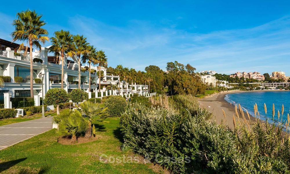 Appartements de luxe en première ligne de plage à vendre, Estepona, Costa del Sol avec vue sur mer 7957